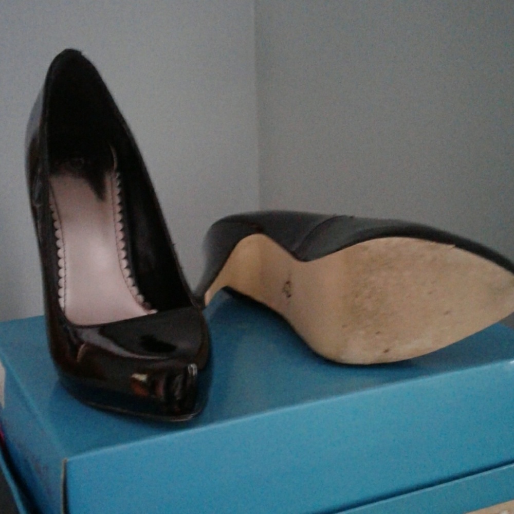 Shoes - Picture 3 of 4